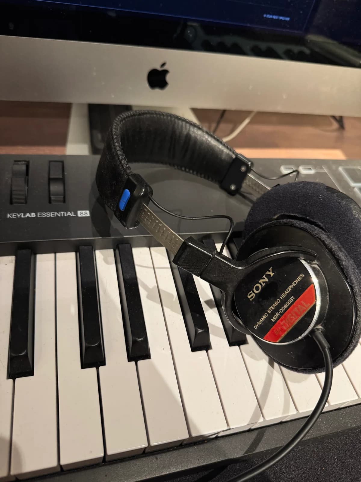 運営者が使うCD900STと制作机